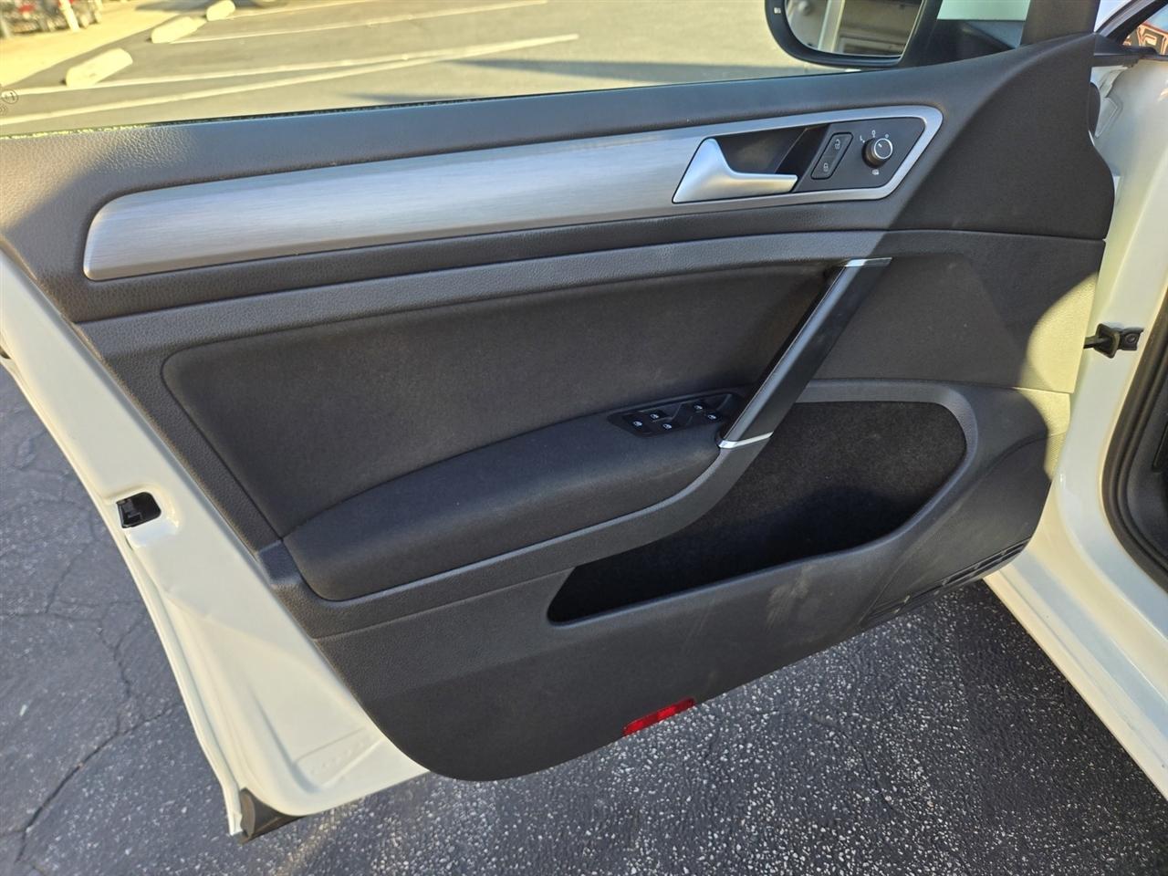 Volkswagen Golf SportWagen  2017