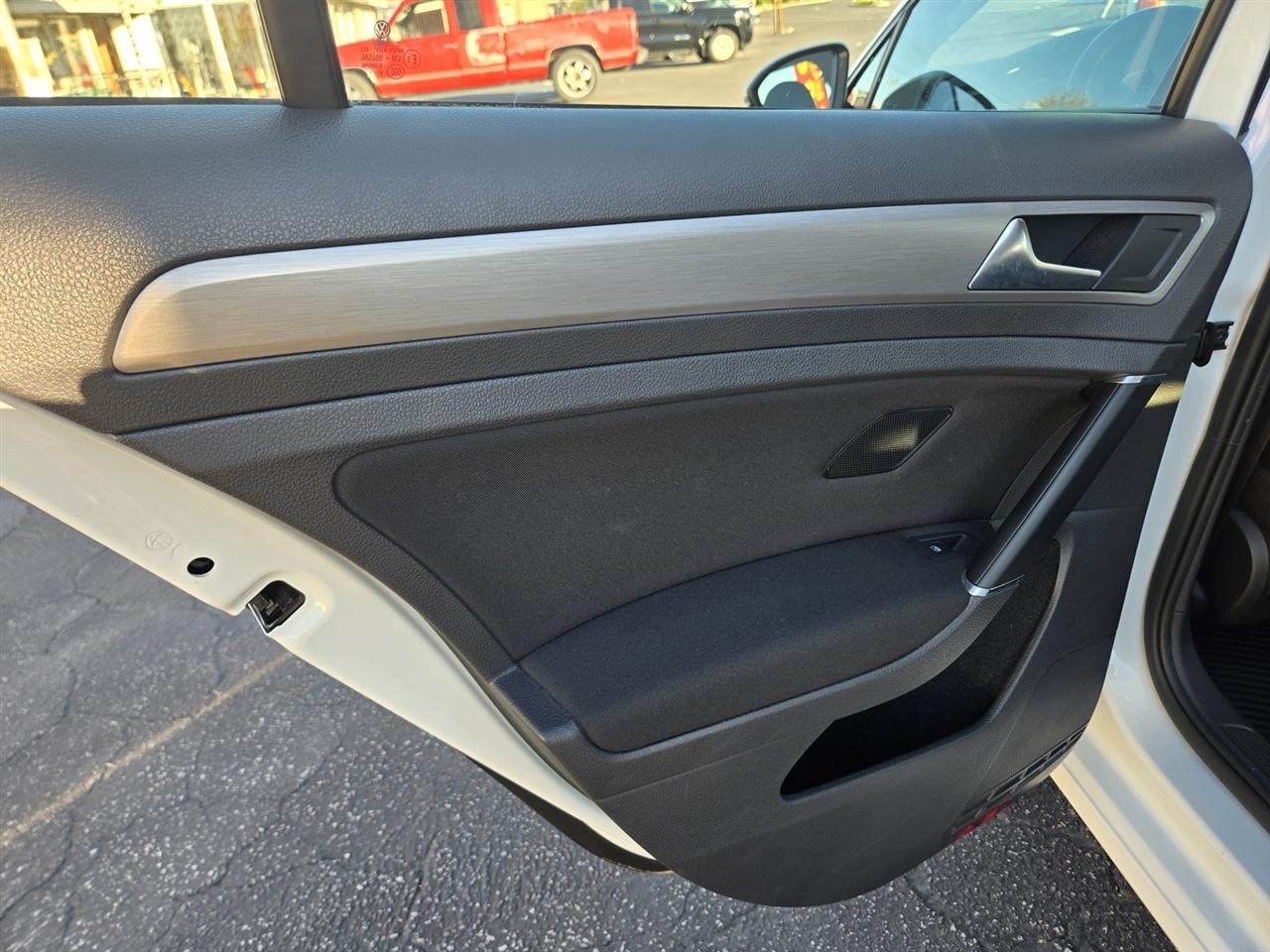 Volkswagen Golf SportWagen  2017