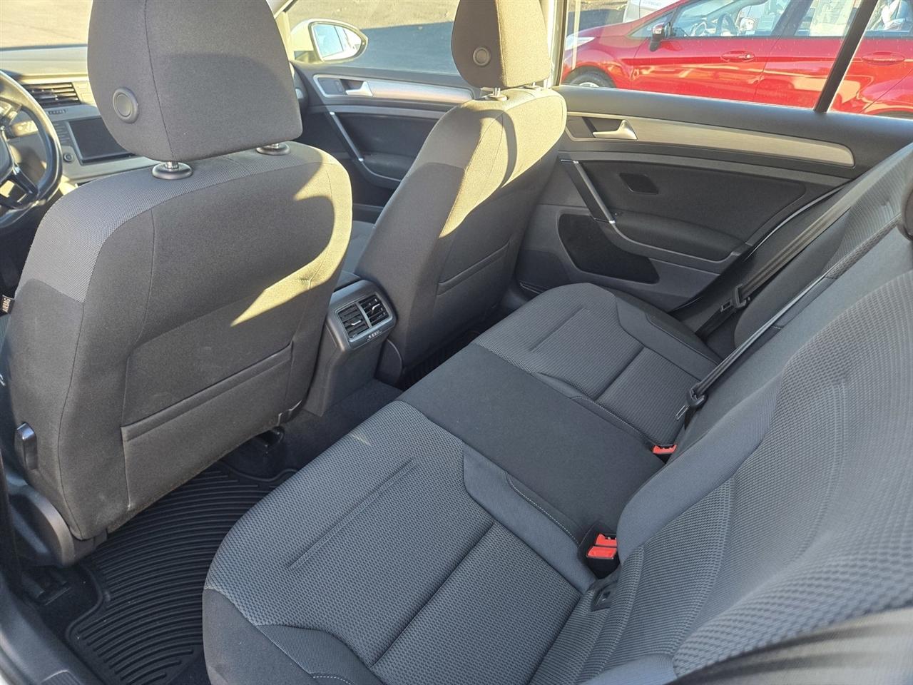 Volkswagen Golf SportWagen  2017