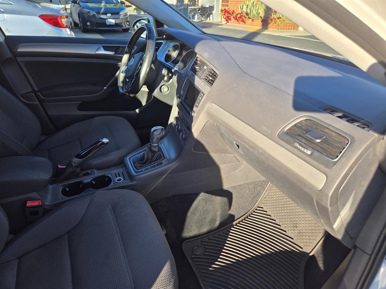 Volkswagen Golf SportWagen  2017