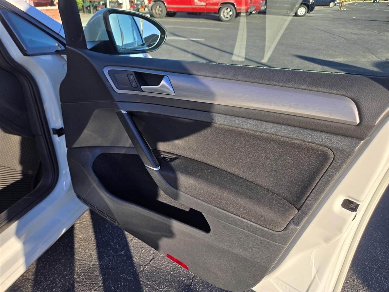 Volkswagen Golf SportWagen  2017