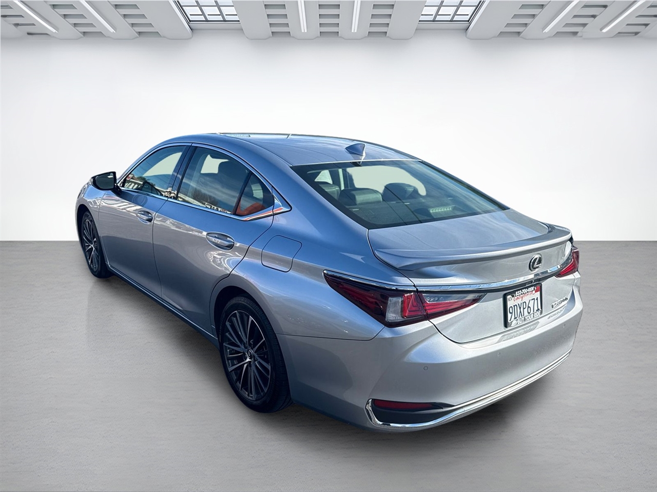 Lexus ES 300h  2023