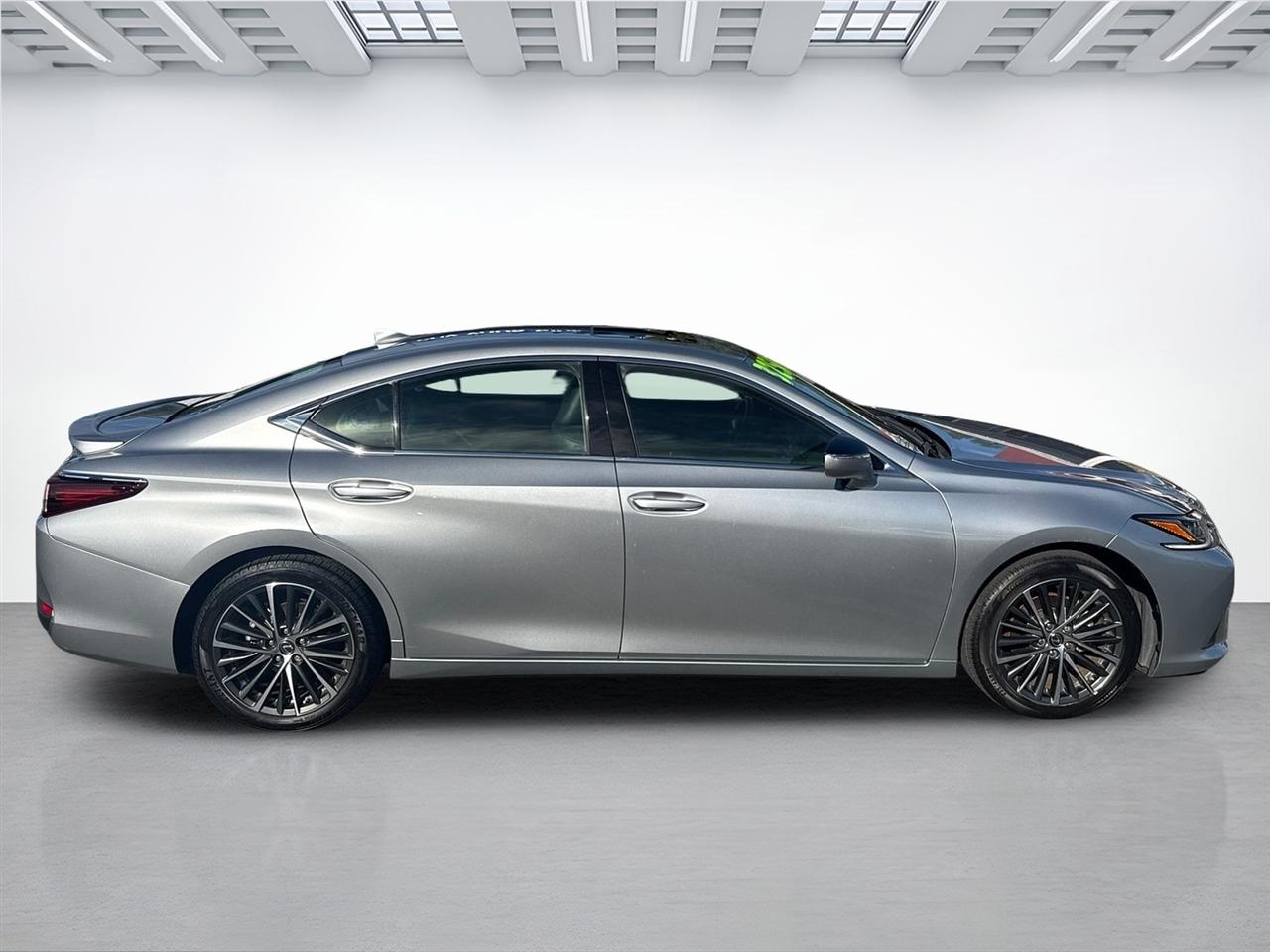 Lexus ES 300h  2023