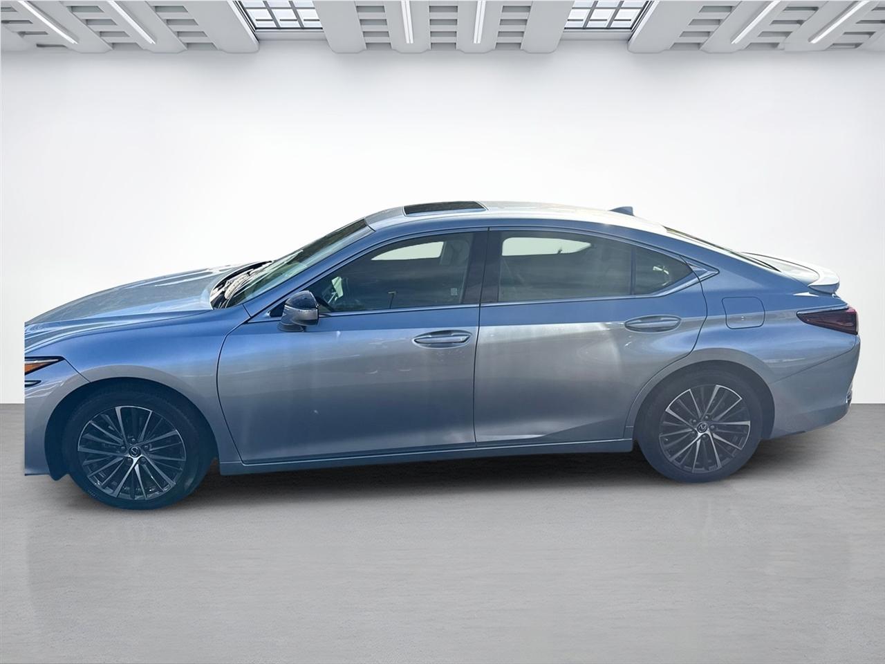 Lexus ES 300h  2023