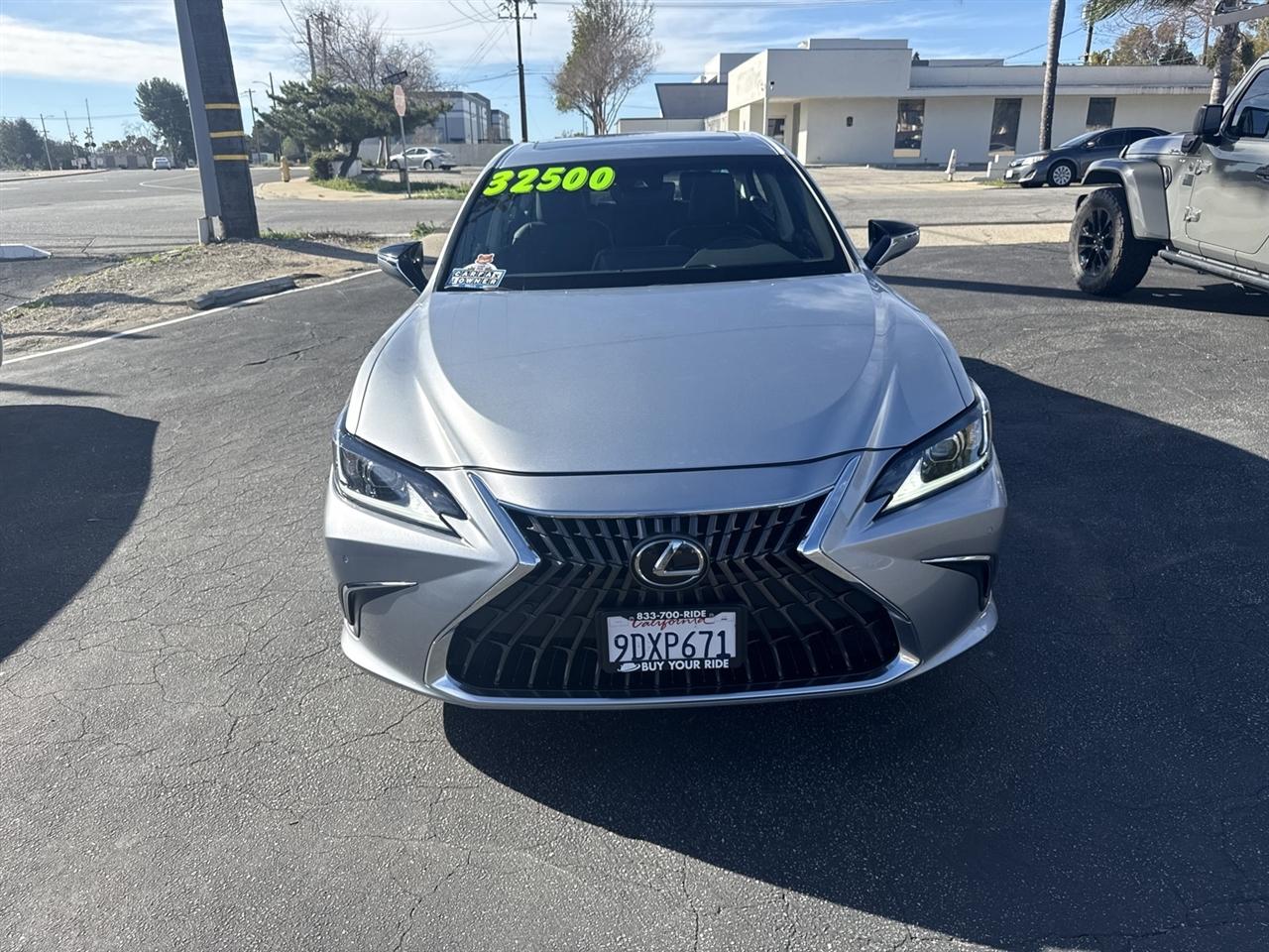 Lexus ES 300h  2023