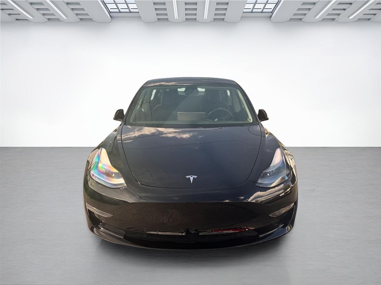 Tesla Model 3  2021