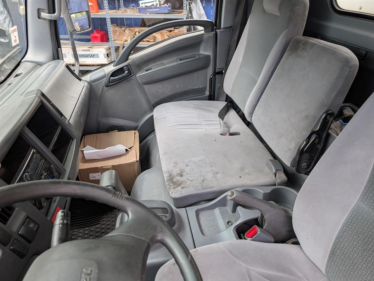 2016 Isuzu NPR HD - Photo 13