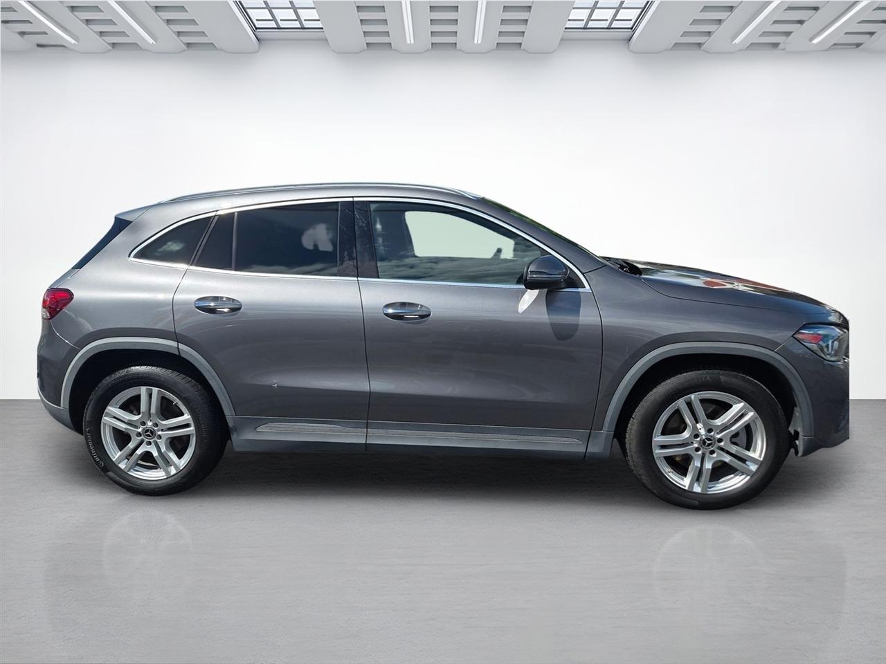 Mercedes-Benz GLA  2021