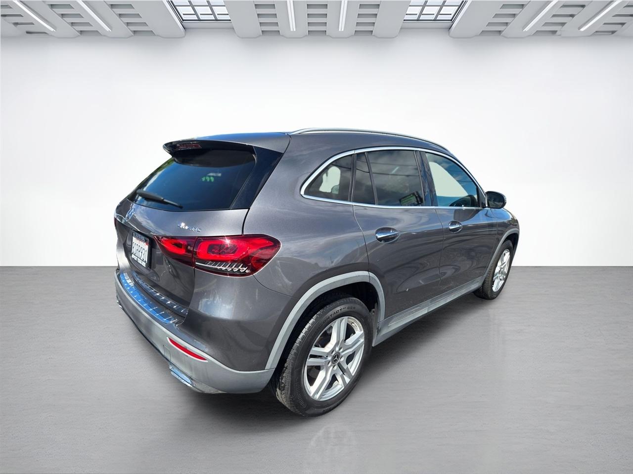 Mercedes-Benz GLA  2021