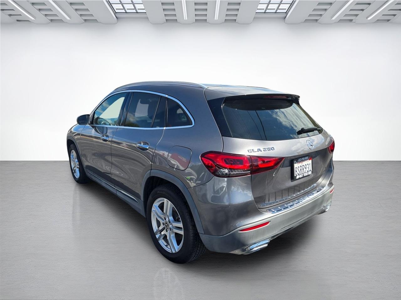 Mercedes-Benz GLA  2021