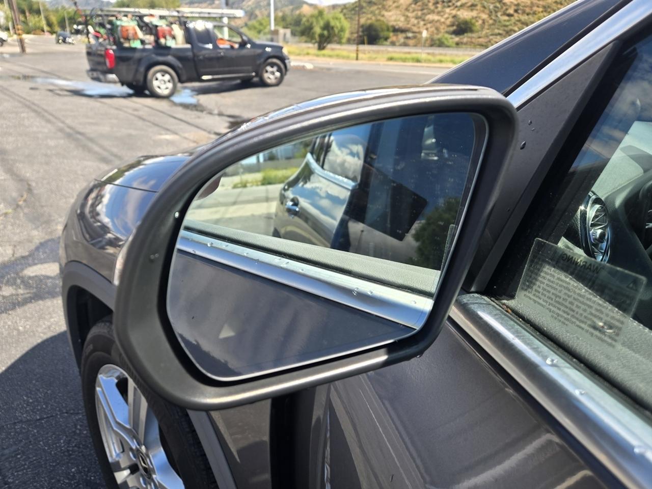 Mercedes-Benz GLA  2021