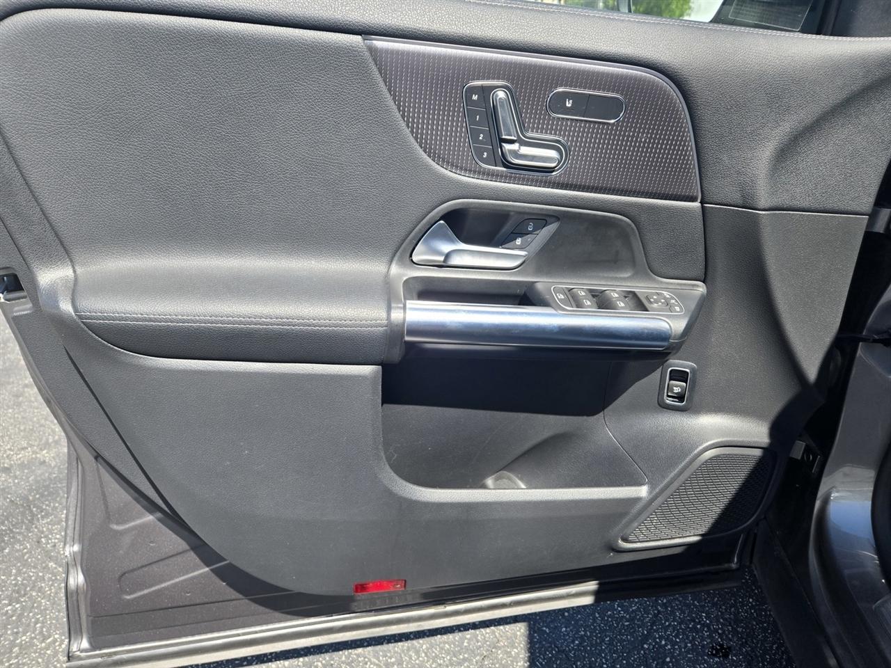 Mercedes-Benz GLA  2021