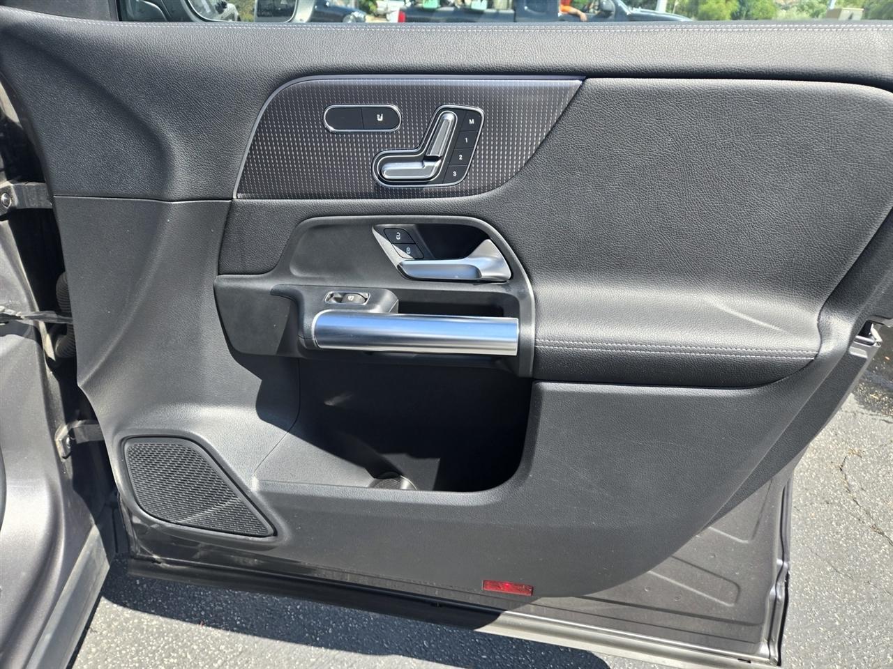 Mercedes-Benz GLA  2021