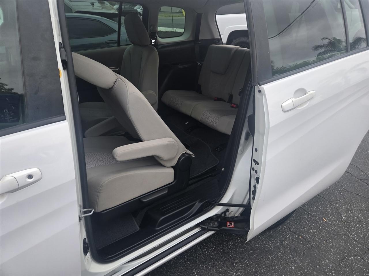 Mazda MAZDA5  2012