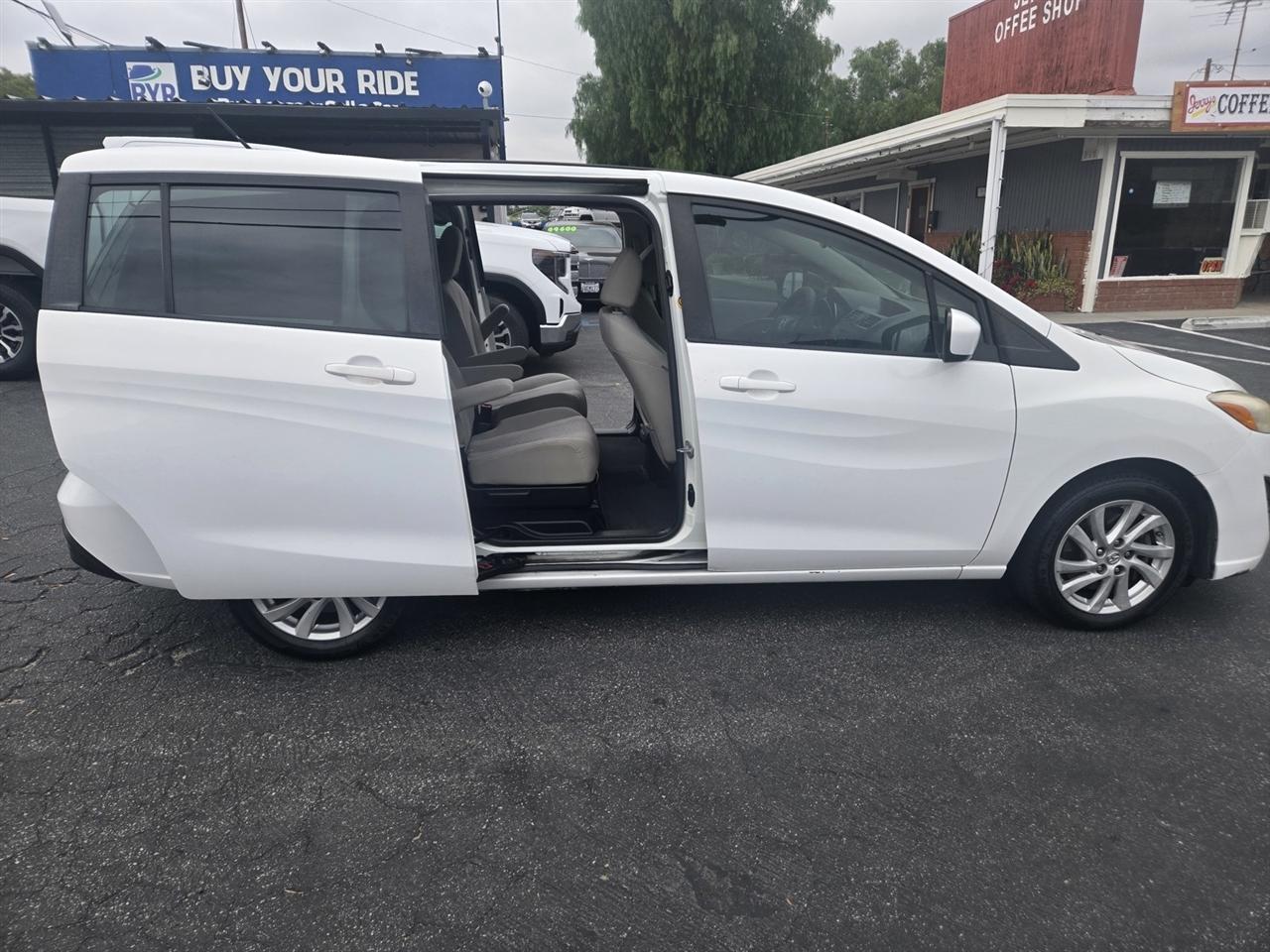 Mazda MAZDA5 Sport 2012