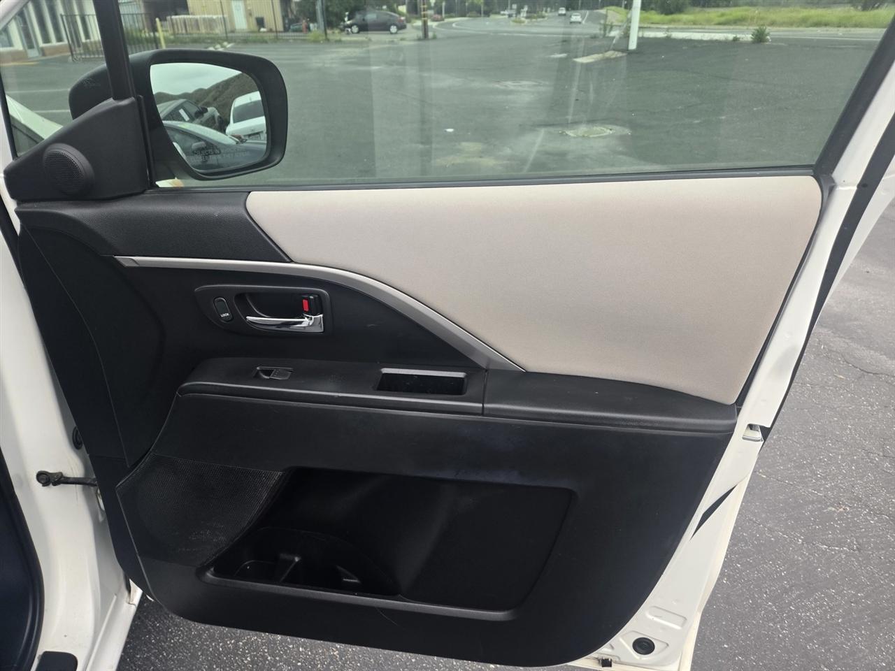 Mazda MAZDA5 Sport 2012