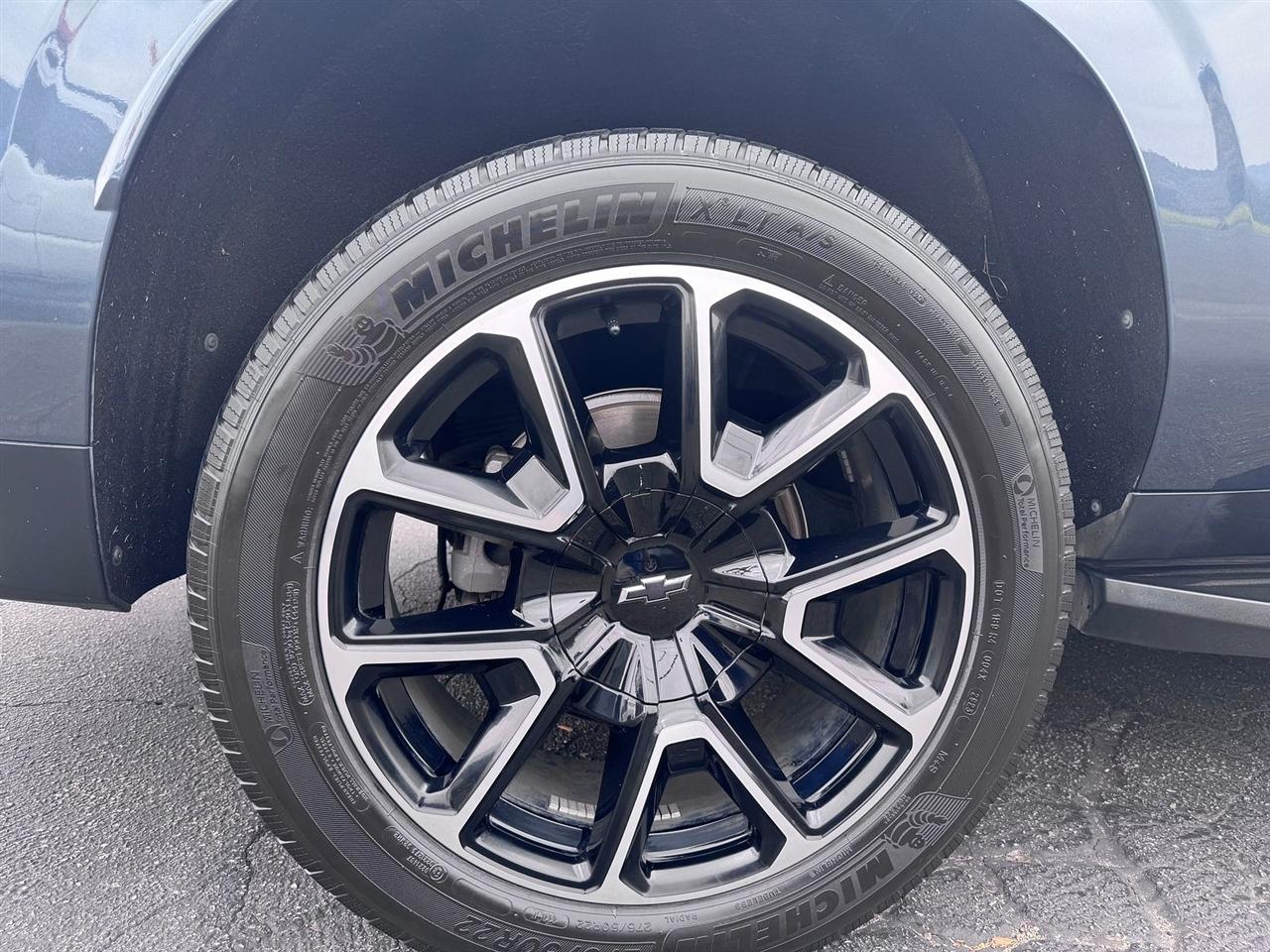 Chevrolet Suburban  2021