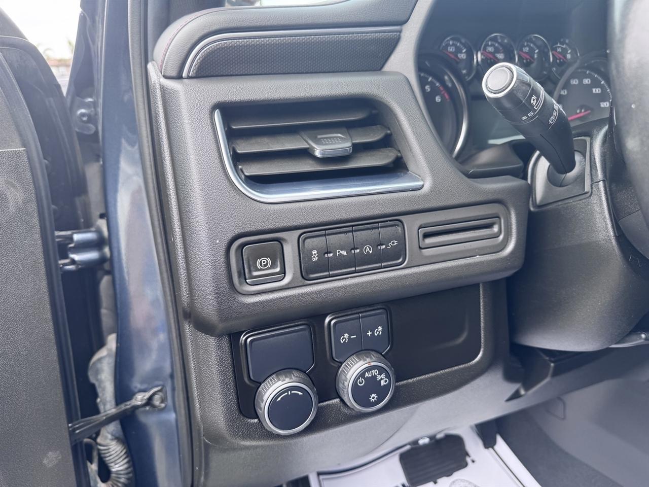 Chevrolet Suburban  2021