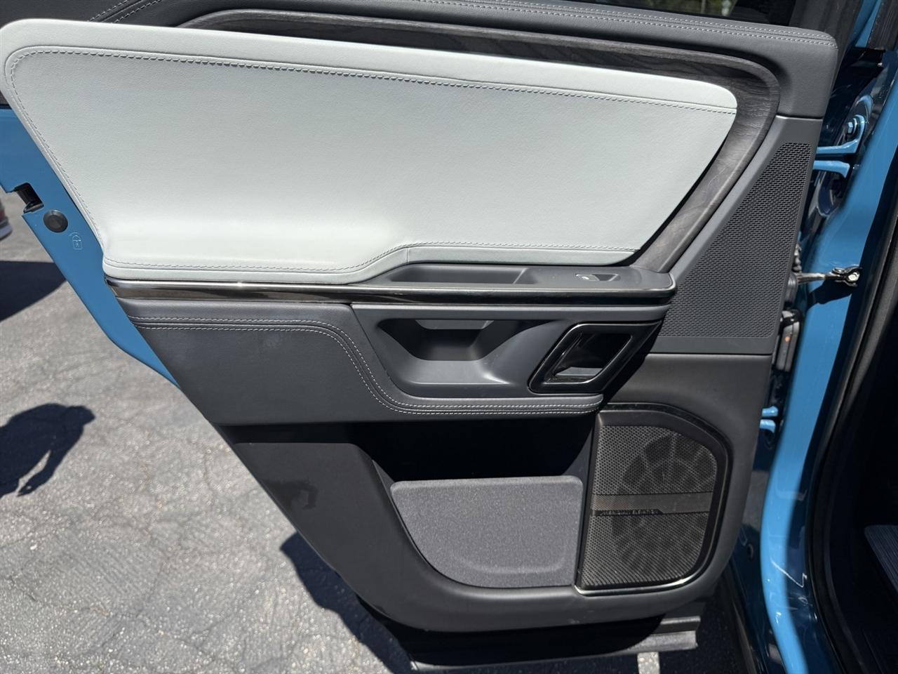 Rivian R1T Adventure 2022