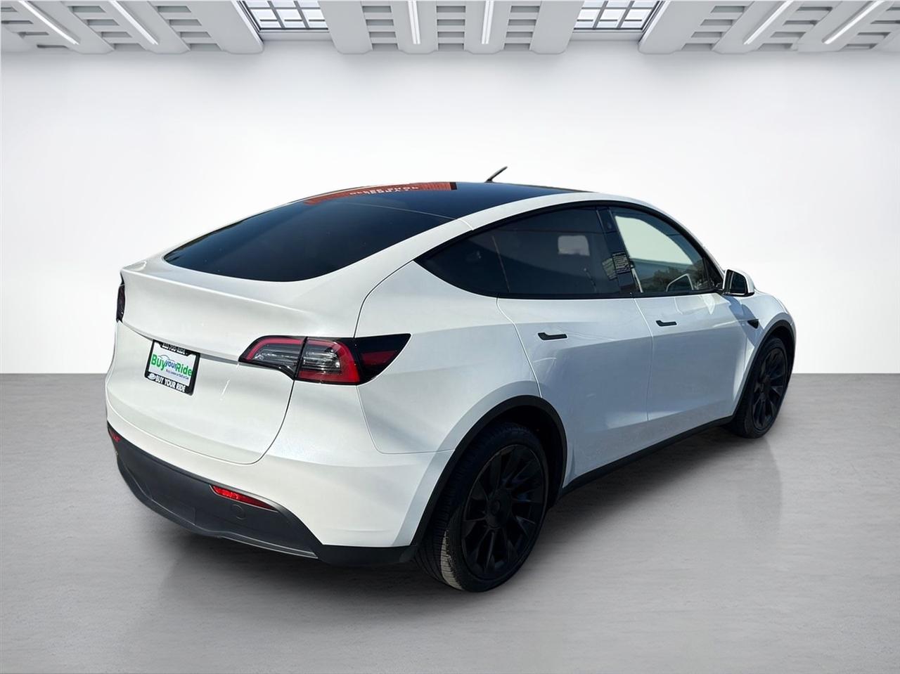 Tesla Model Y  2023