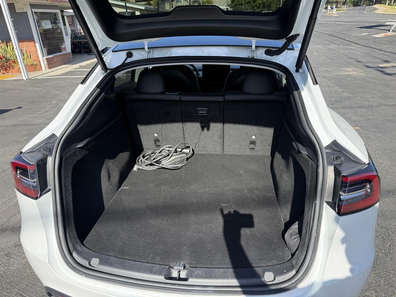 Tesla Model Y  2023