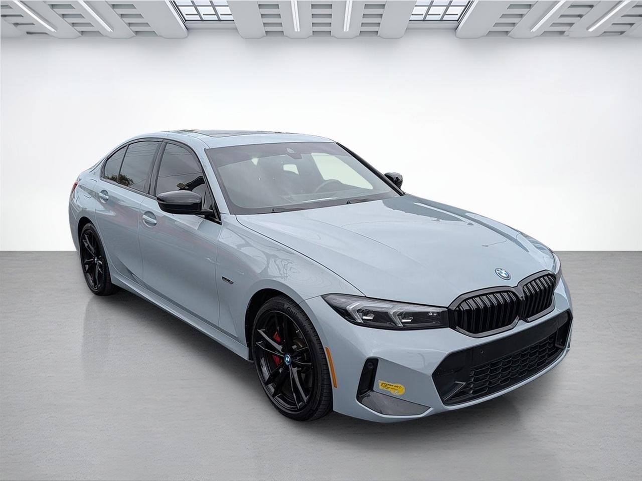 BMW 3 Series  2023
