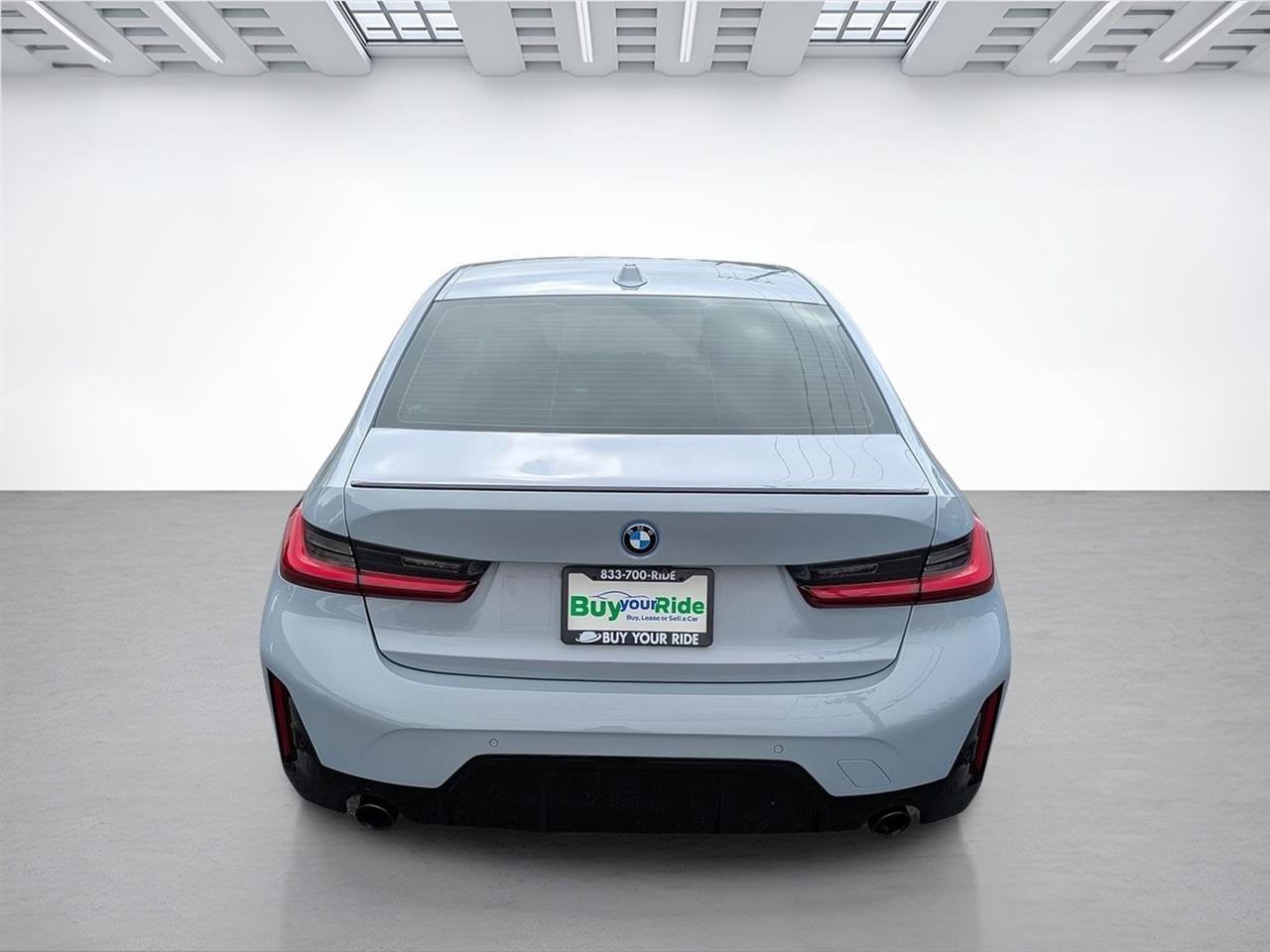 BMW 3 Series  2023