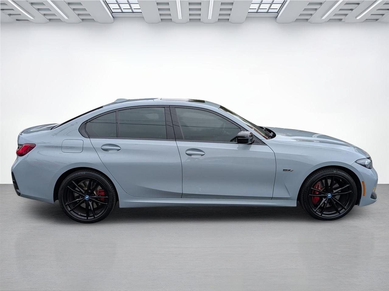 BMW 3 Series  2023