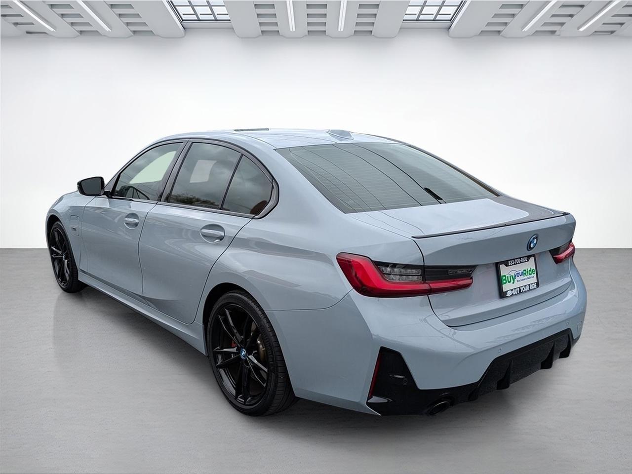 BMW 3 Series  2023