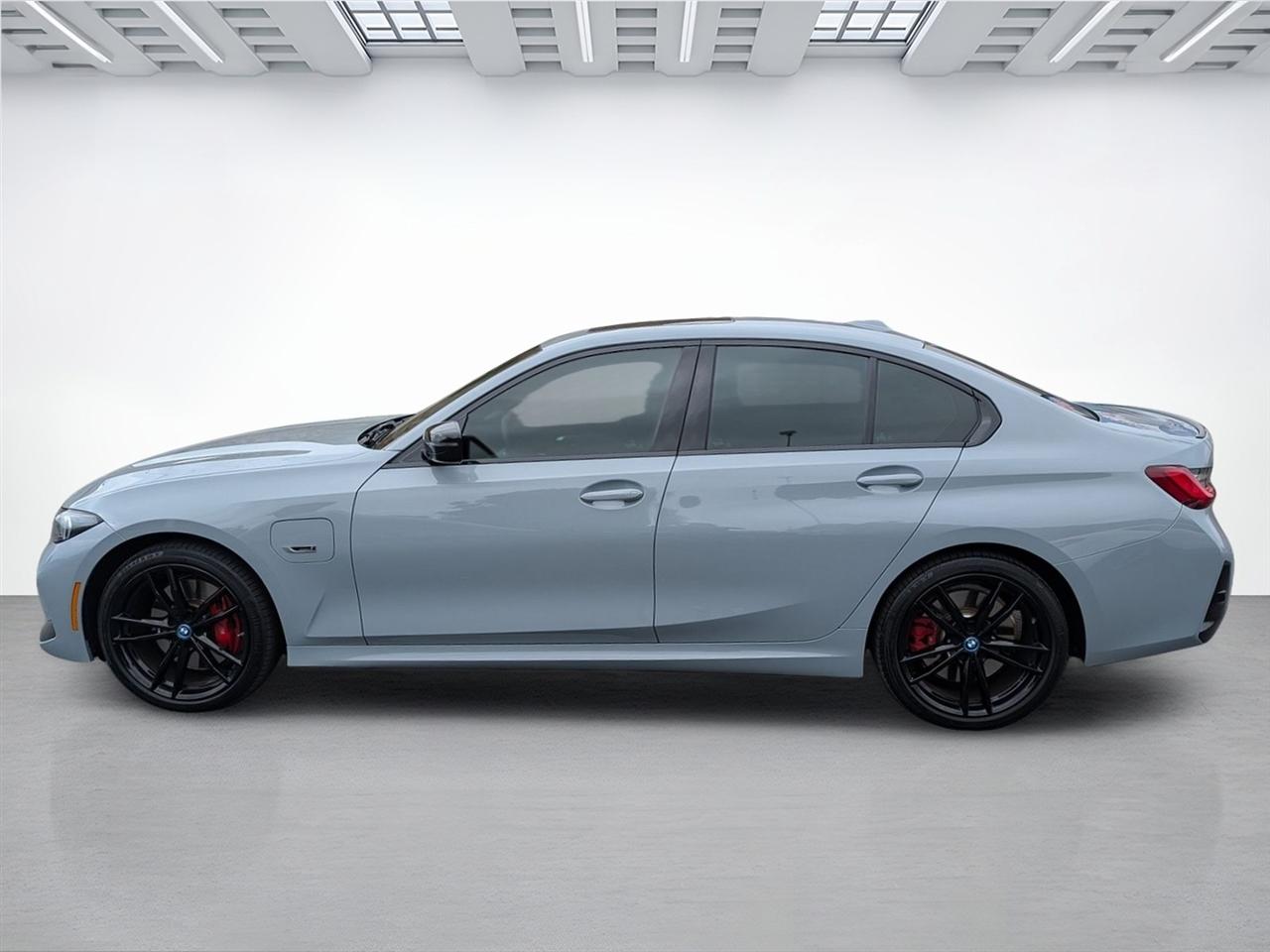 BMW 3 Series  2023