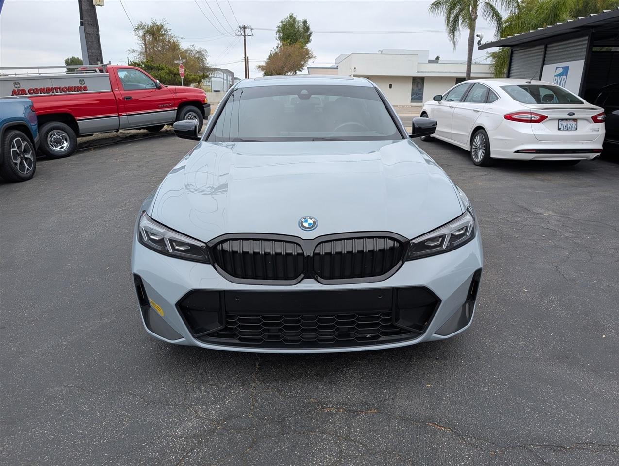 BMW 3 Series  2023