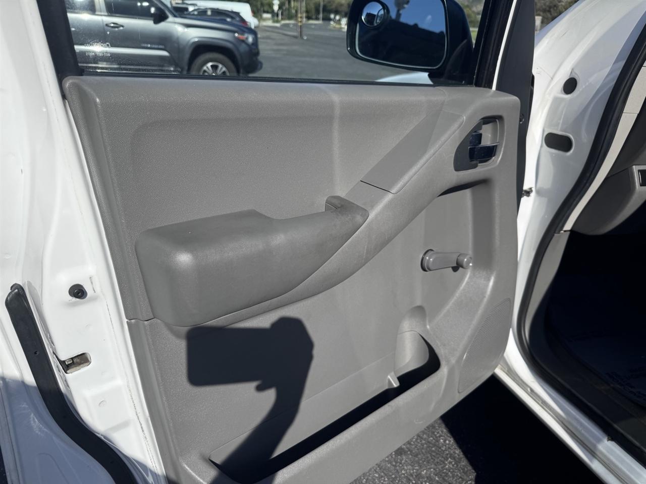 Nissan Frontier  2012