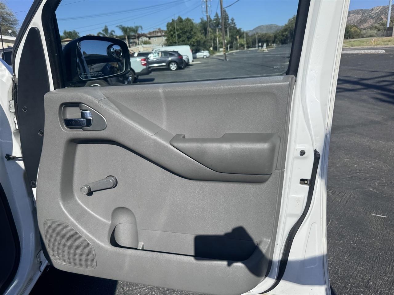 Nissan Frontier  2012