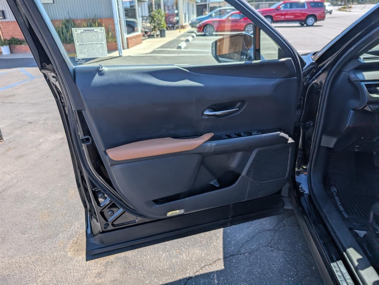 Lexus UX  2019