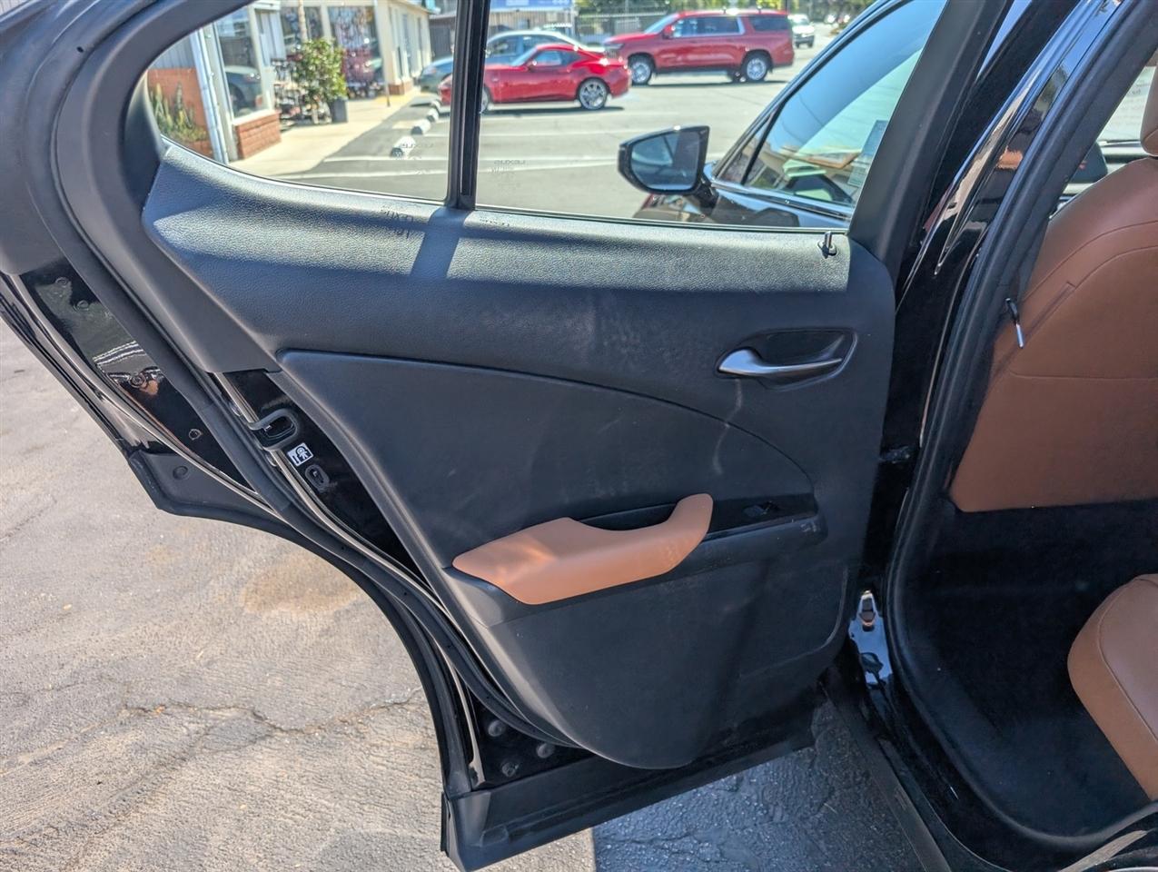 Lexus UX  2019