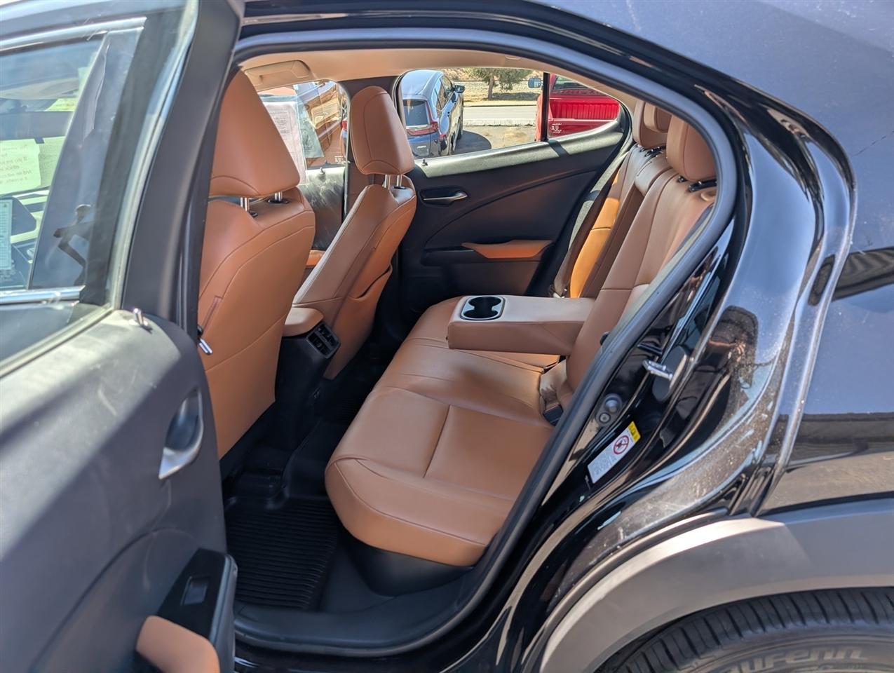 Lexus UX  2019