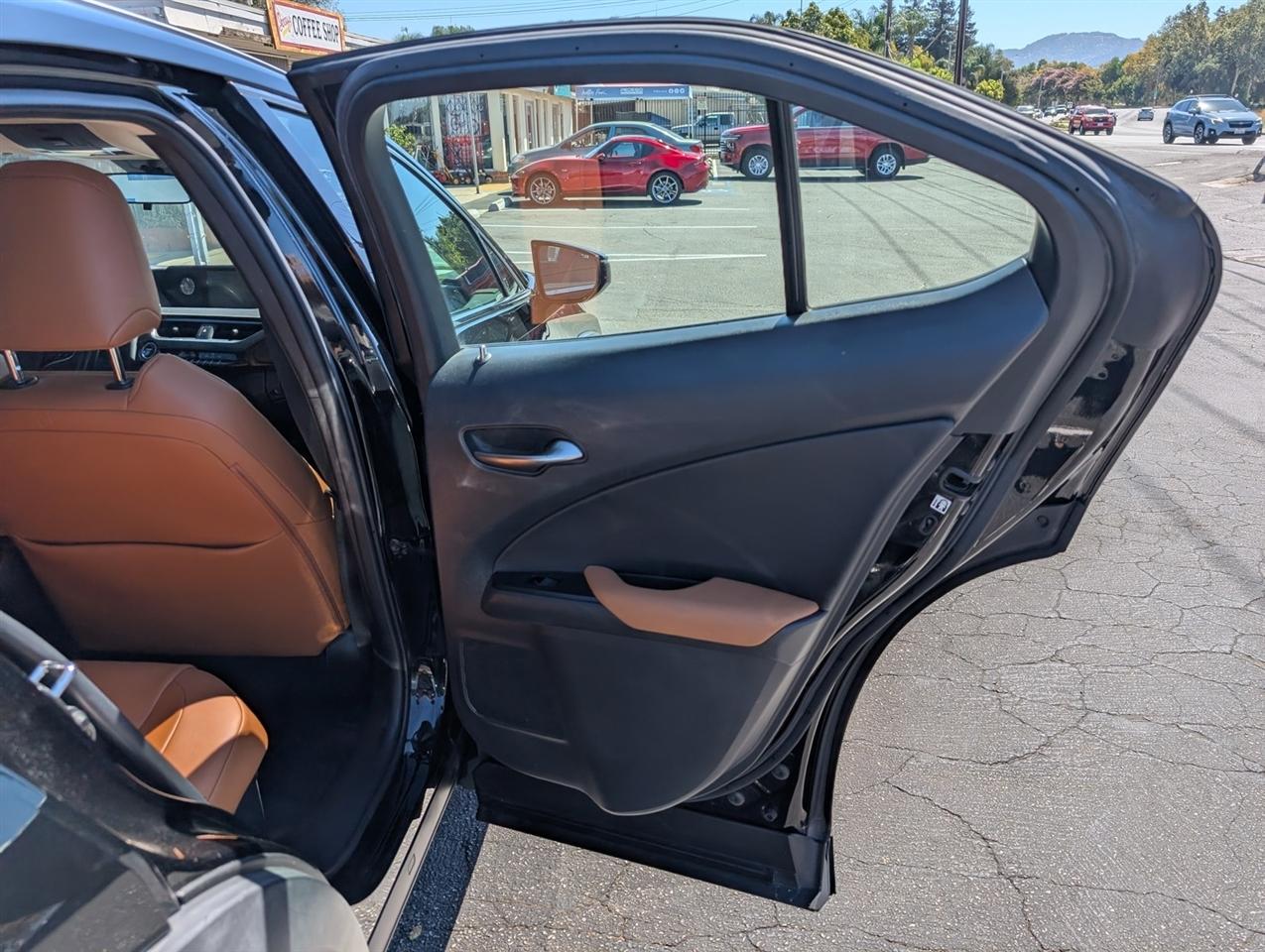 Lexus UX  2019