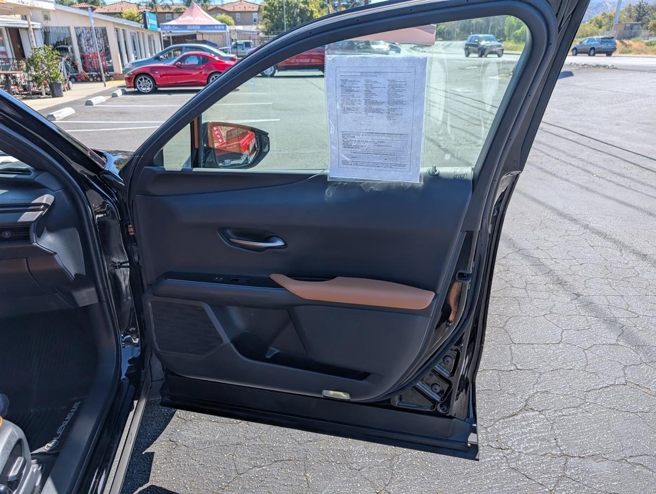 Lexus UX  2019