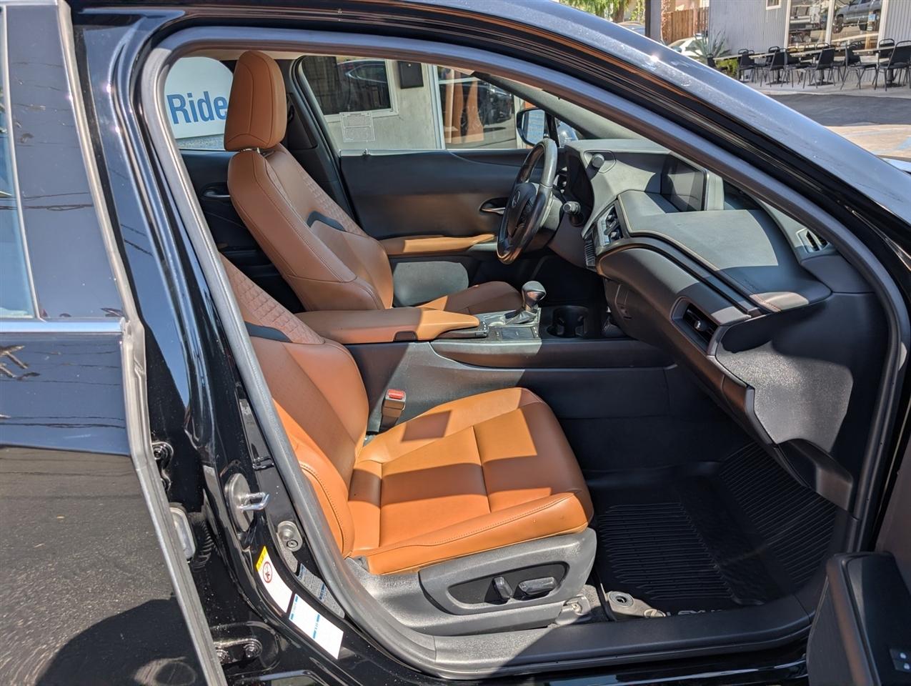 Lexus UX  2019