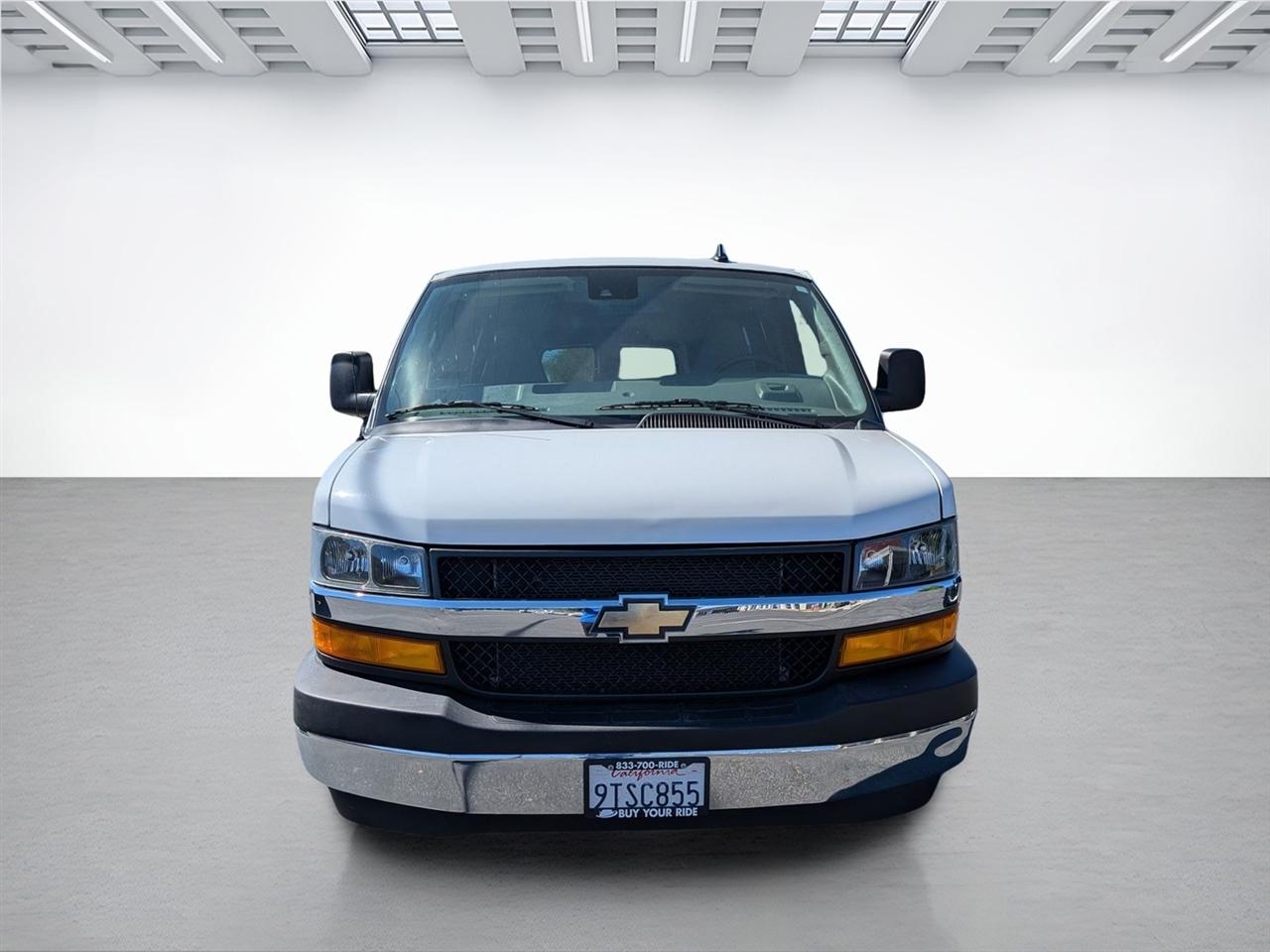 Chevrolet Express Passenger  2025