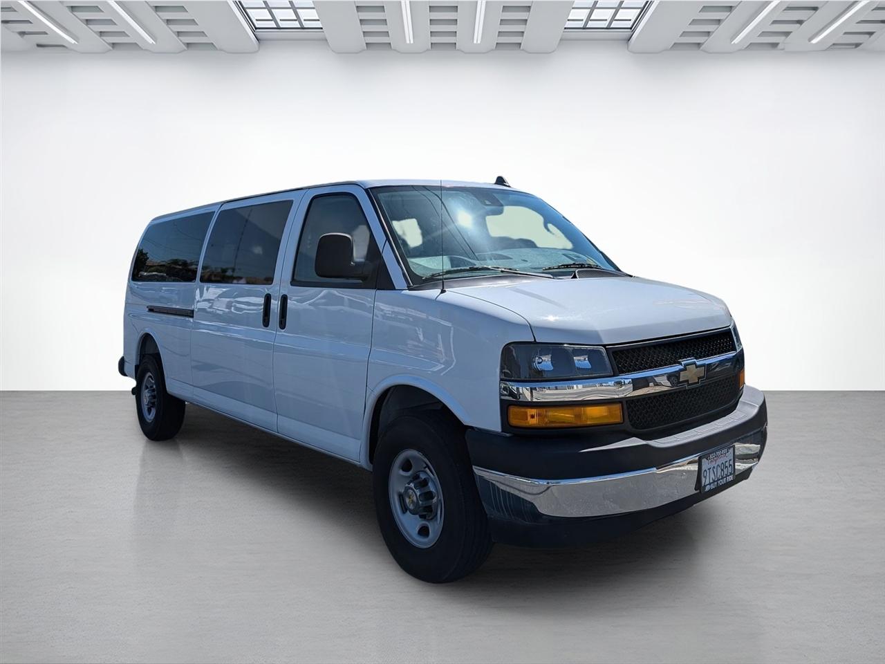 Chevrolet Express Passenger  2025