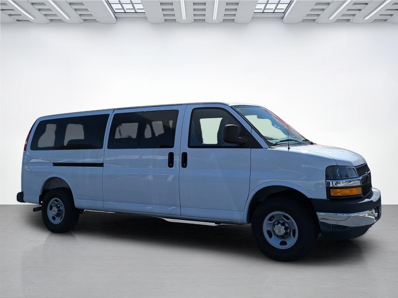 Chevrolet Express Passenger  2025