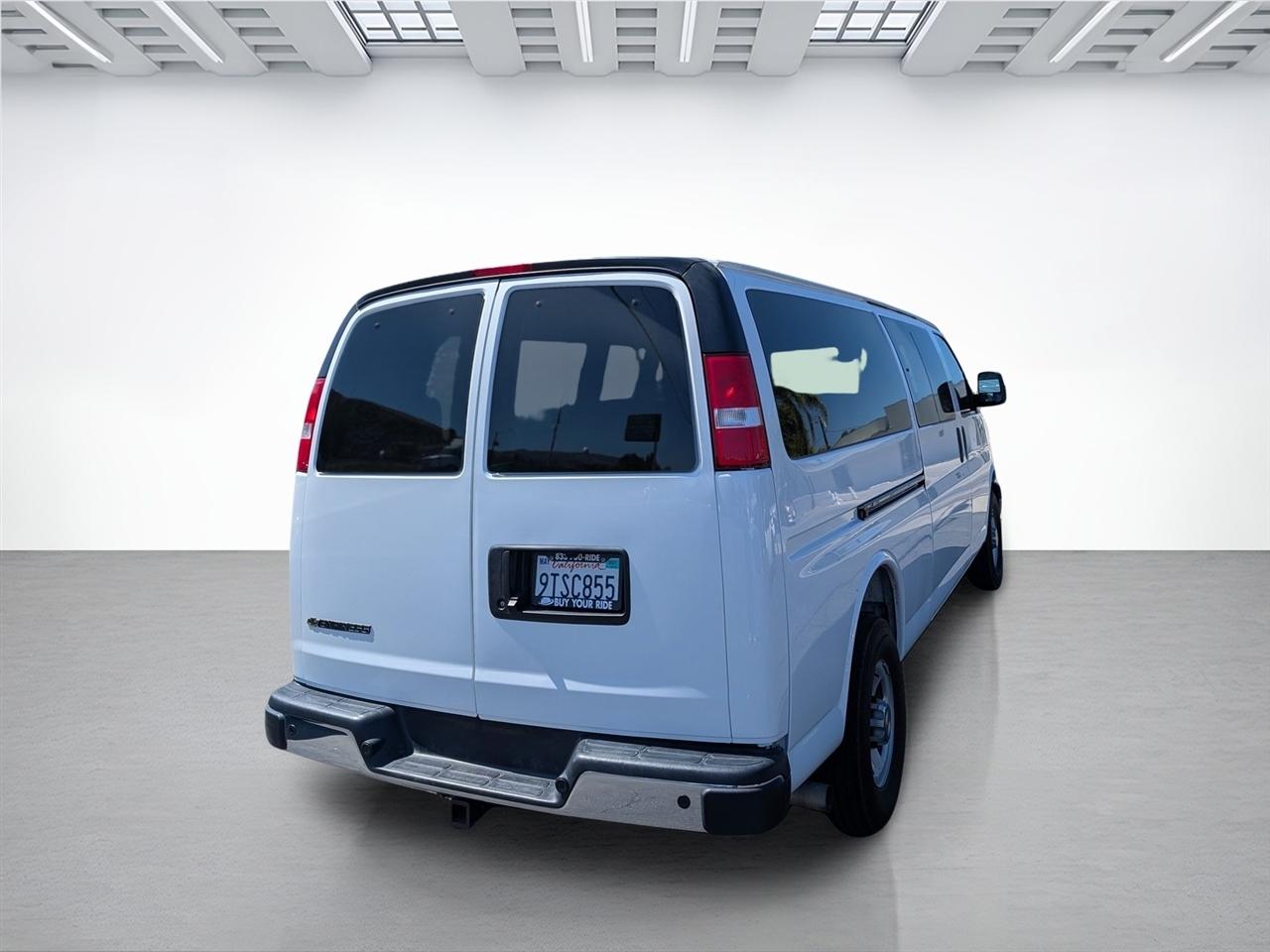 Chevrolet Express Passenger  2025