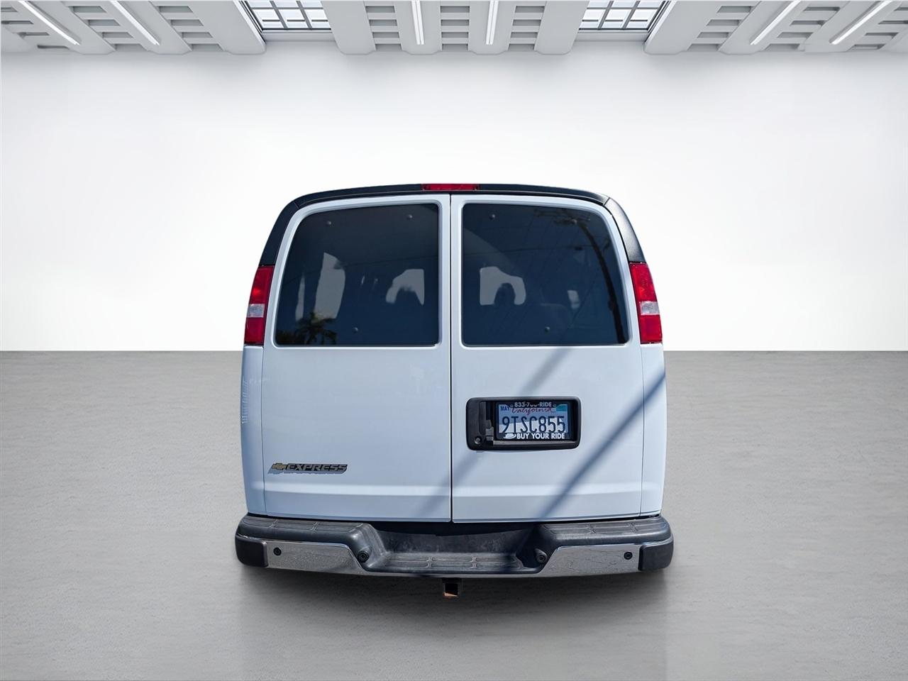 Chevrolet Express Passenger  2025