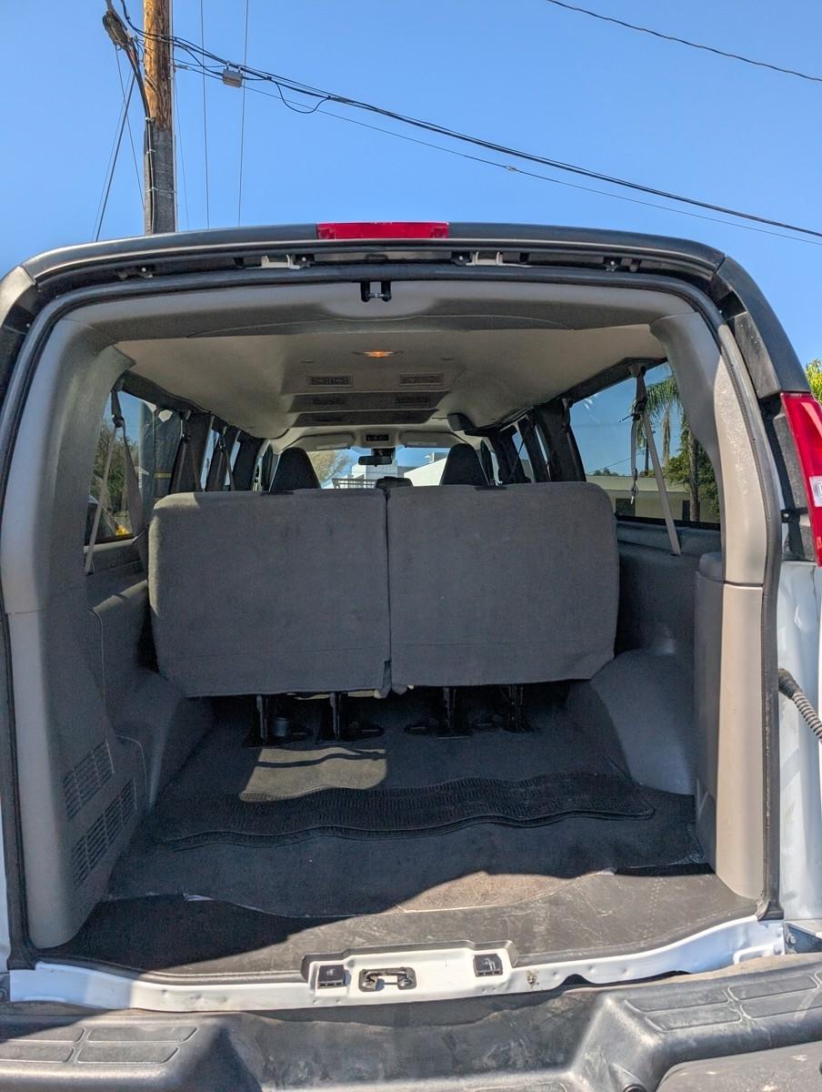Chevrolet Express Passenger  2025