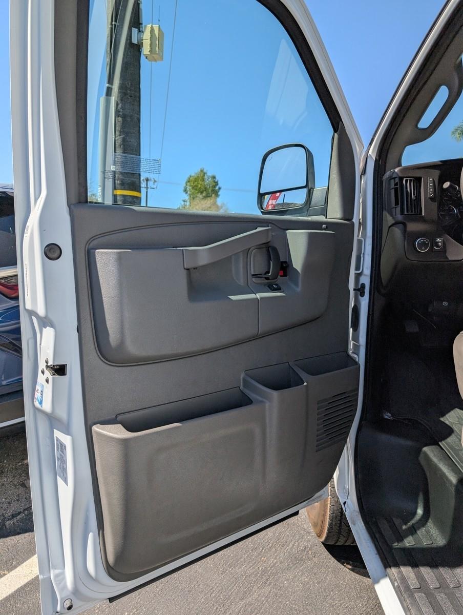 Chevrolet Express Passenger  2025