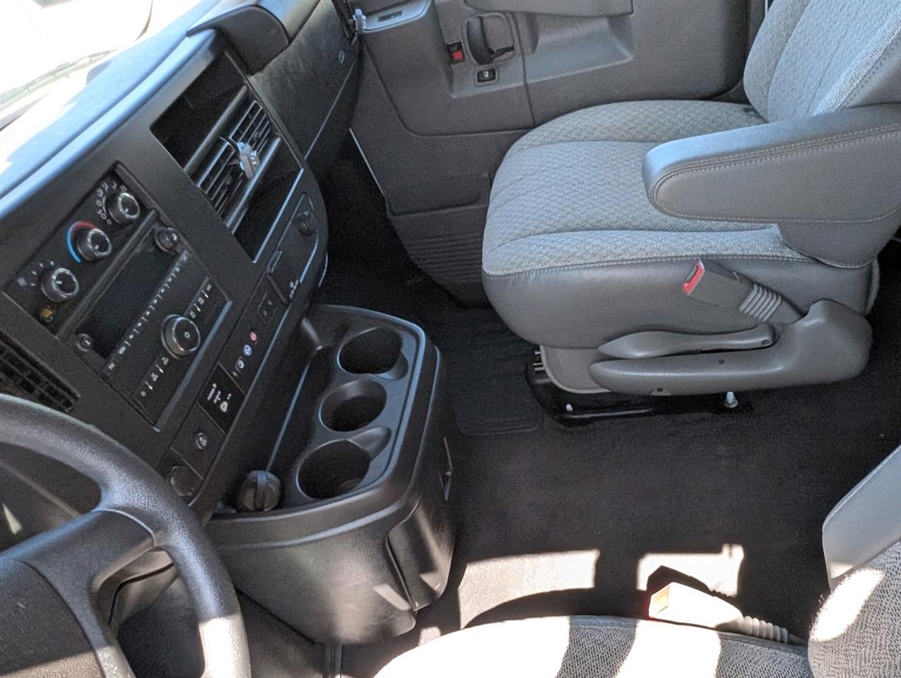 Chevrolet Express Passenger  2025