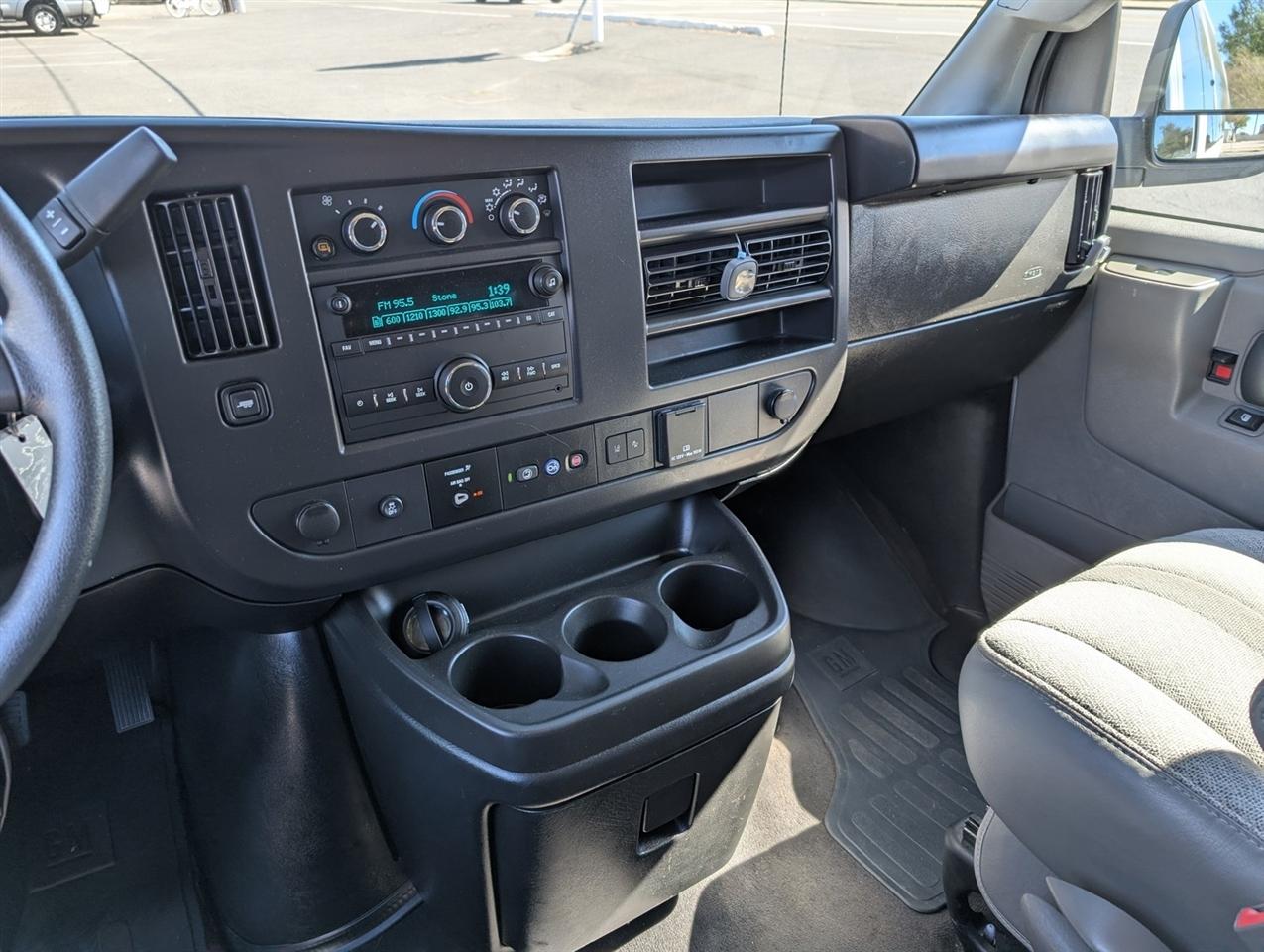 Chevrolet Express Passenger  2025