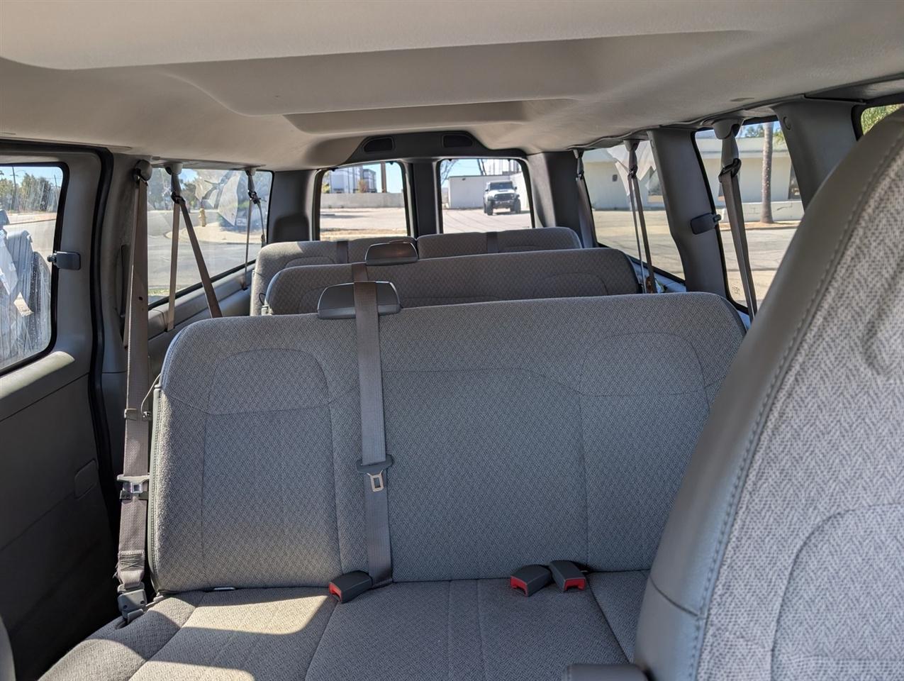 Chevrolet Express Passenger  2025