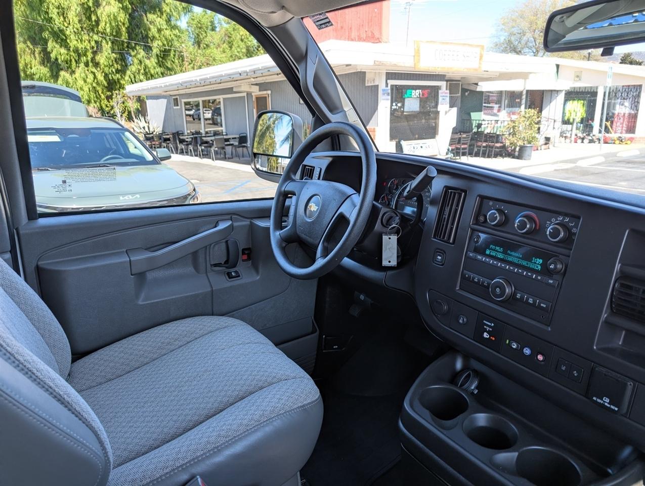Chevrolet Express Passenger  2025